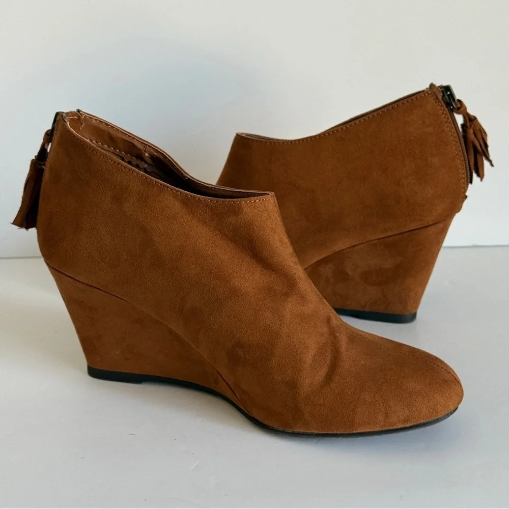 CL by Chinese Laundry Via Wedge Ankle Booties Brown - Back Zipper Tassel Sz 8.5M